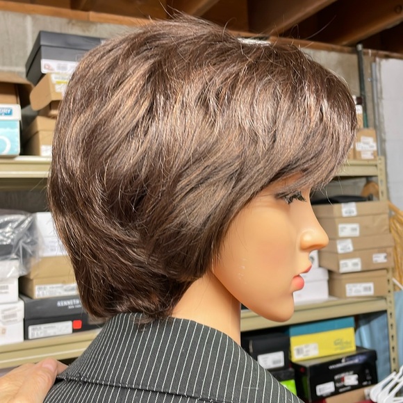 NWT 9/8” short brown wig very subtle golden lights layered shaped waved bangs DP - Picture 3 of 15